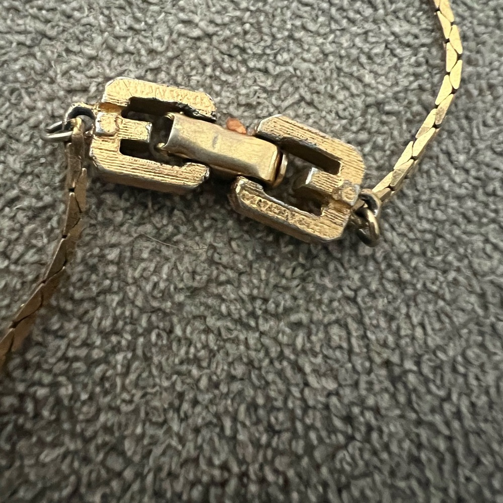 Givenchy Vintage Pendant Necklace - Picture 7 of 8